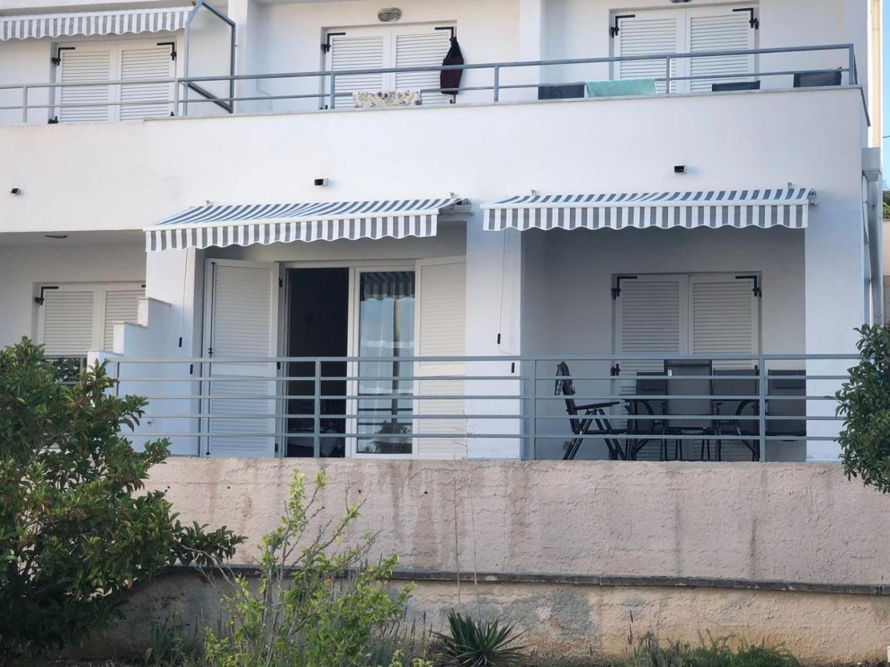 Apartman Ylli Nečujam Buitenkant foto