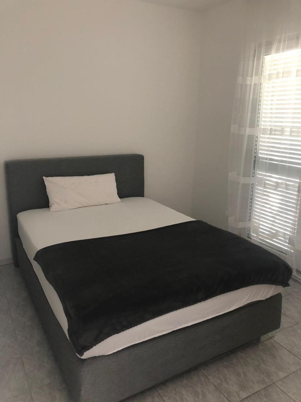 Apartman Ylli Nečujam Buitenkant foto