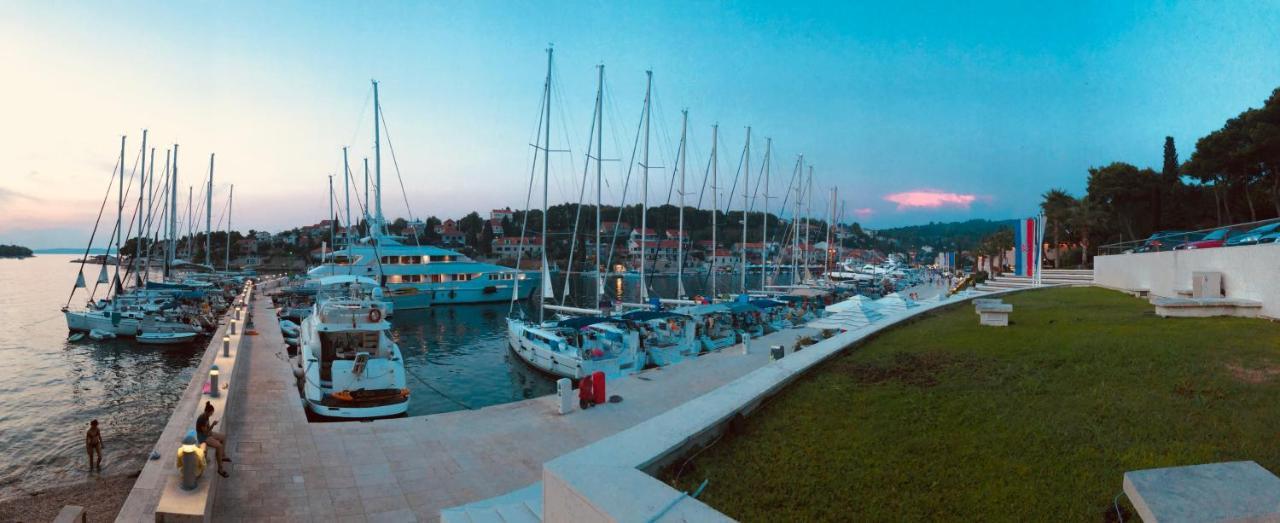 Apartman Ylli Nečujam Buitenkant foto